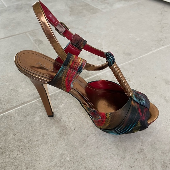 Gold metallic multi-colour Aldo heels.Size 6 (36). - Picture 7 of 7